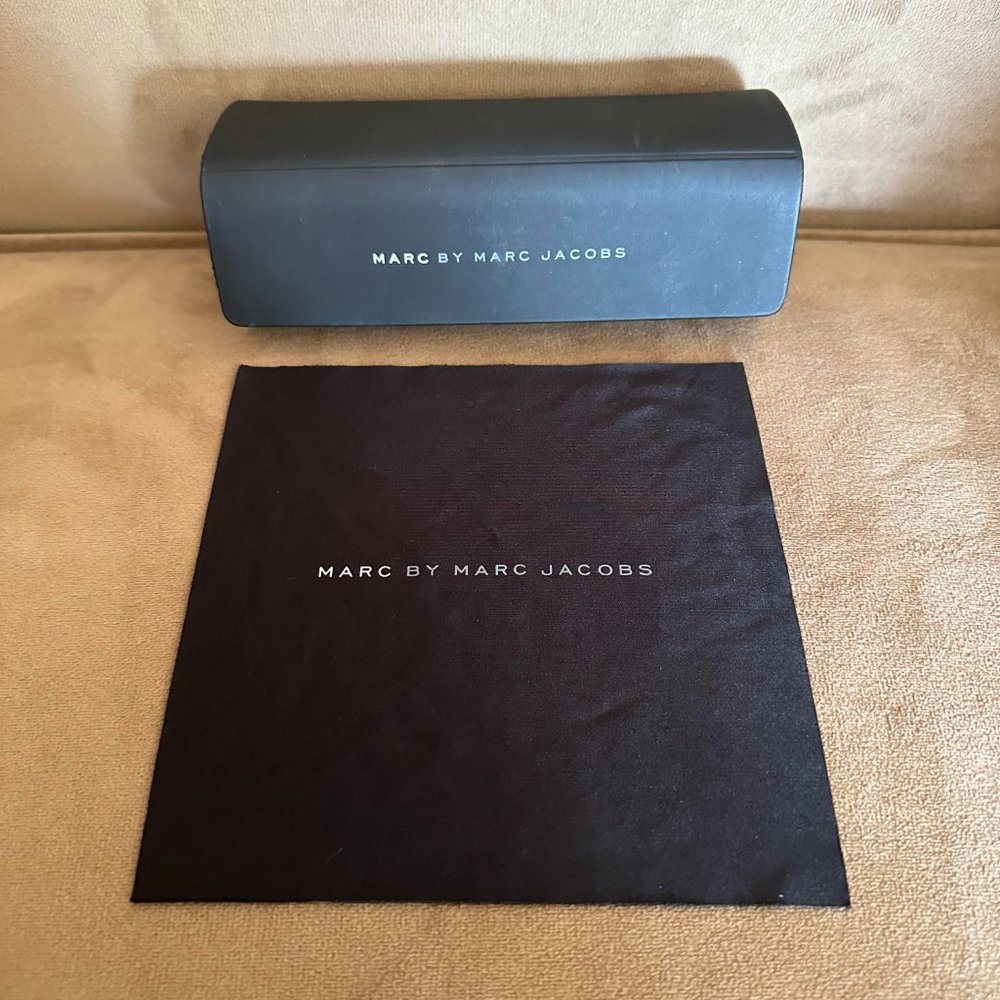 Marc Jacobs sunglasses case